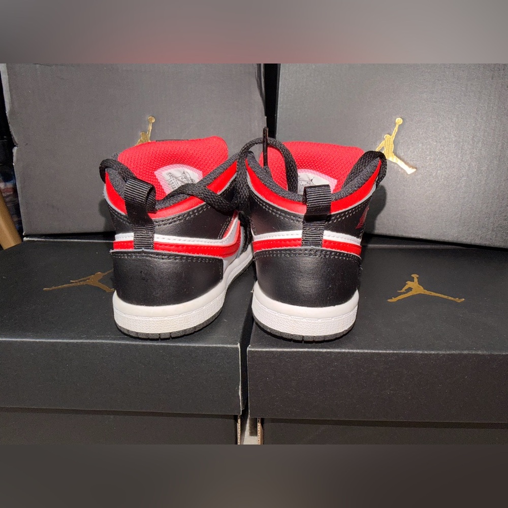 Nike Kids Black and Red Sneakers